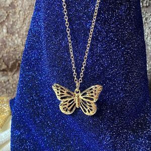 NWT 🦋 HIGH POLISHED GOLD METAL BUTTERFLY LYRIC NECKLACE DAINTY